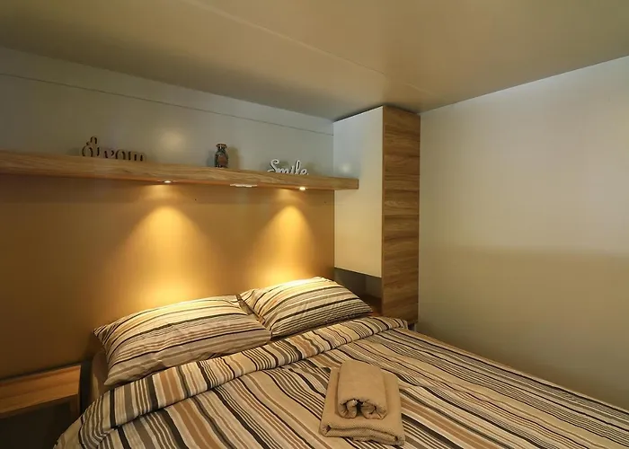 Kemp Mobil Homes Malufi 266 *